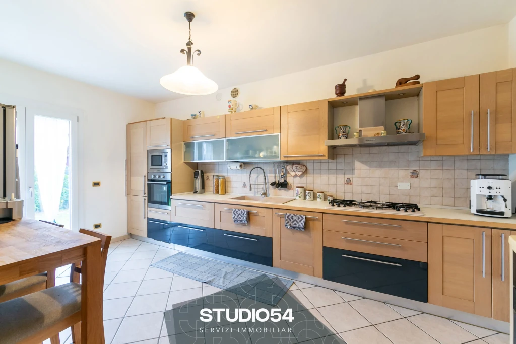 via-cesare-battisti-23-la-salute-livenza-004