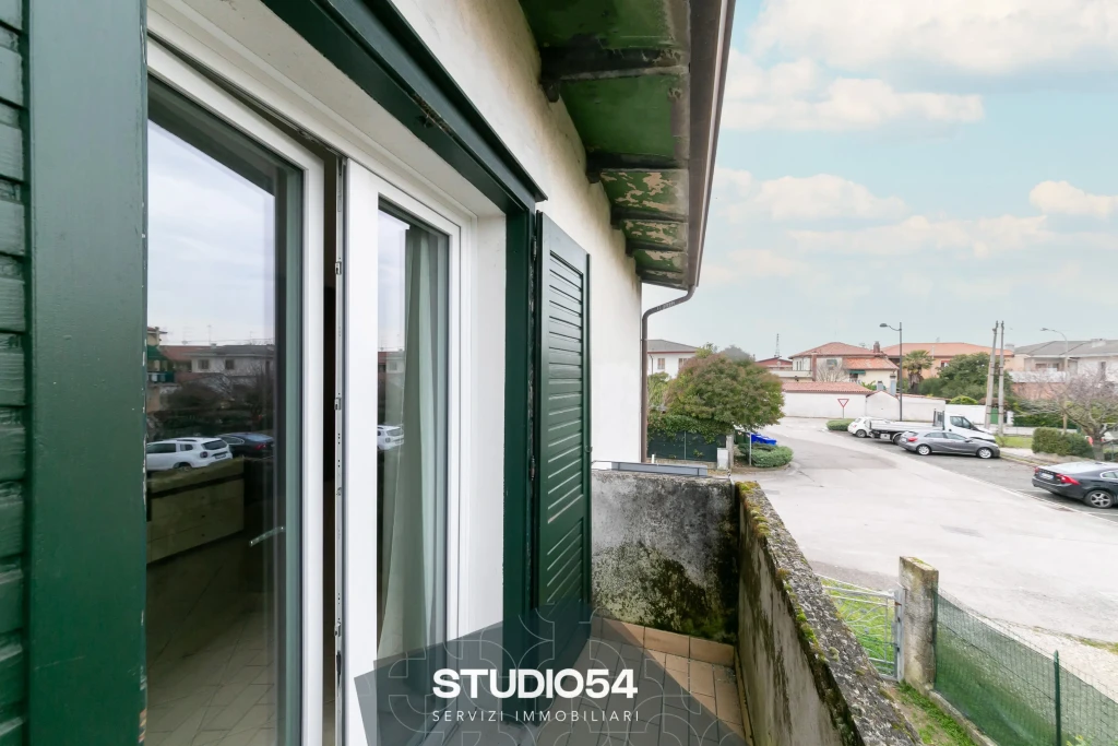 via-cesare-battisti-23-la-salute-livenza-033