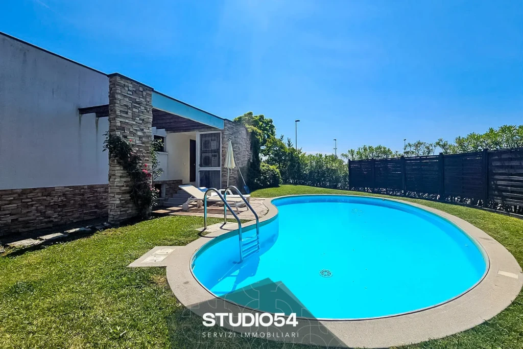 villaggio-mare-piscina-005