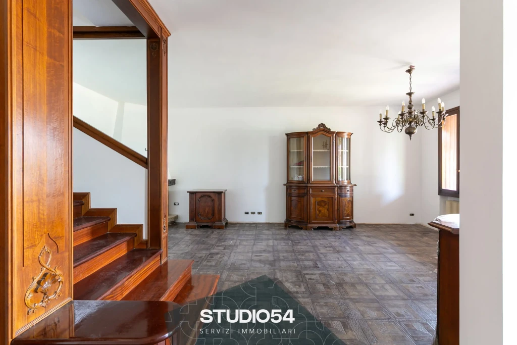 via-liberta-28-paese-005