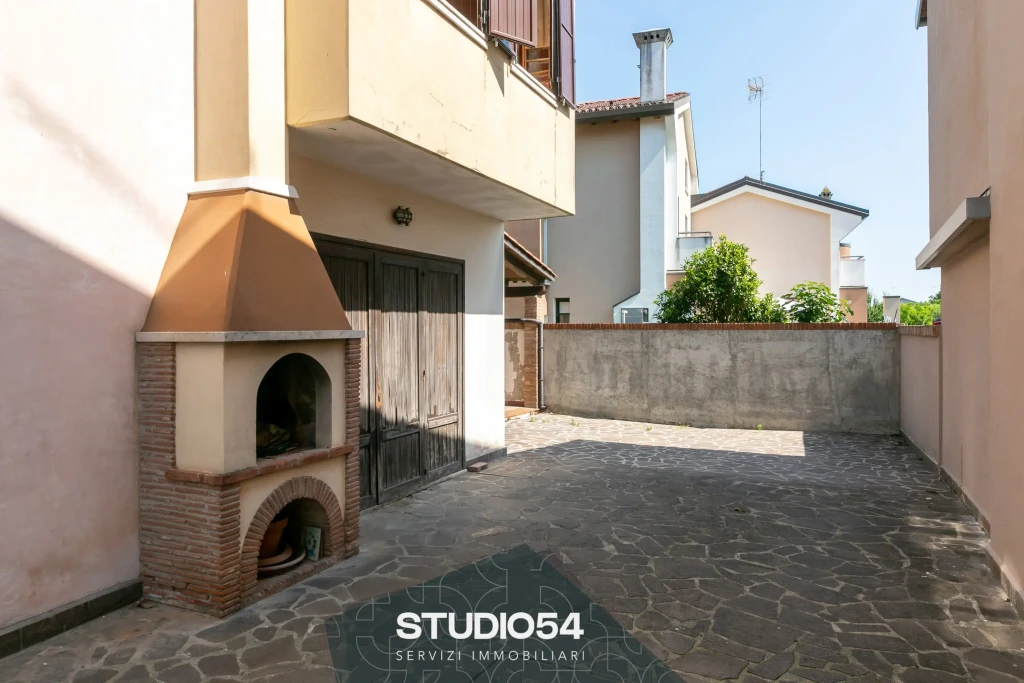 via-liberta-28-paese-051